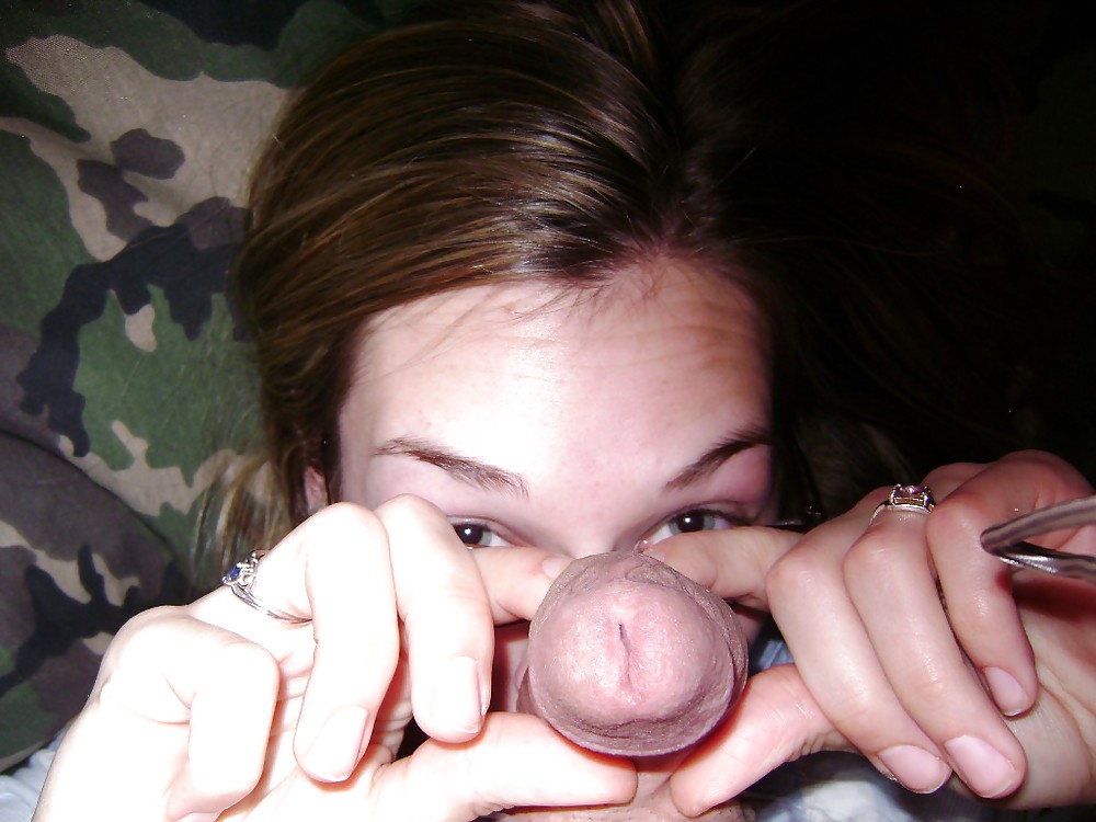 Young Amater Nerdy Girlfriend porn pictures