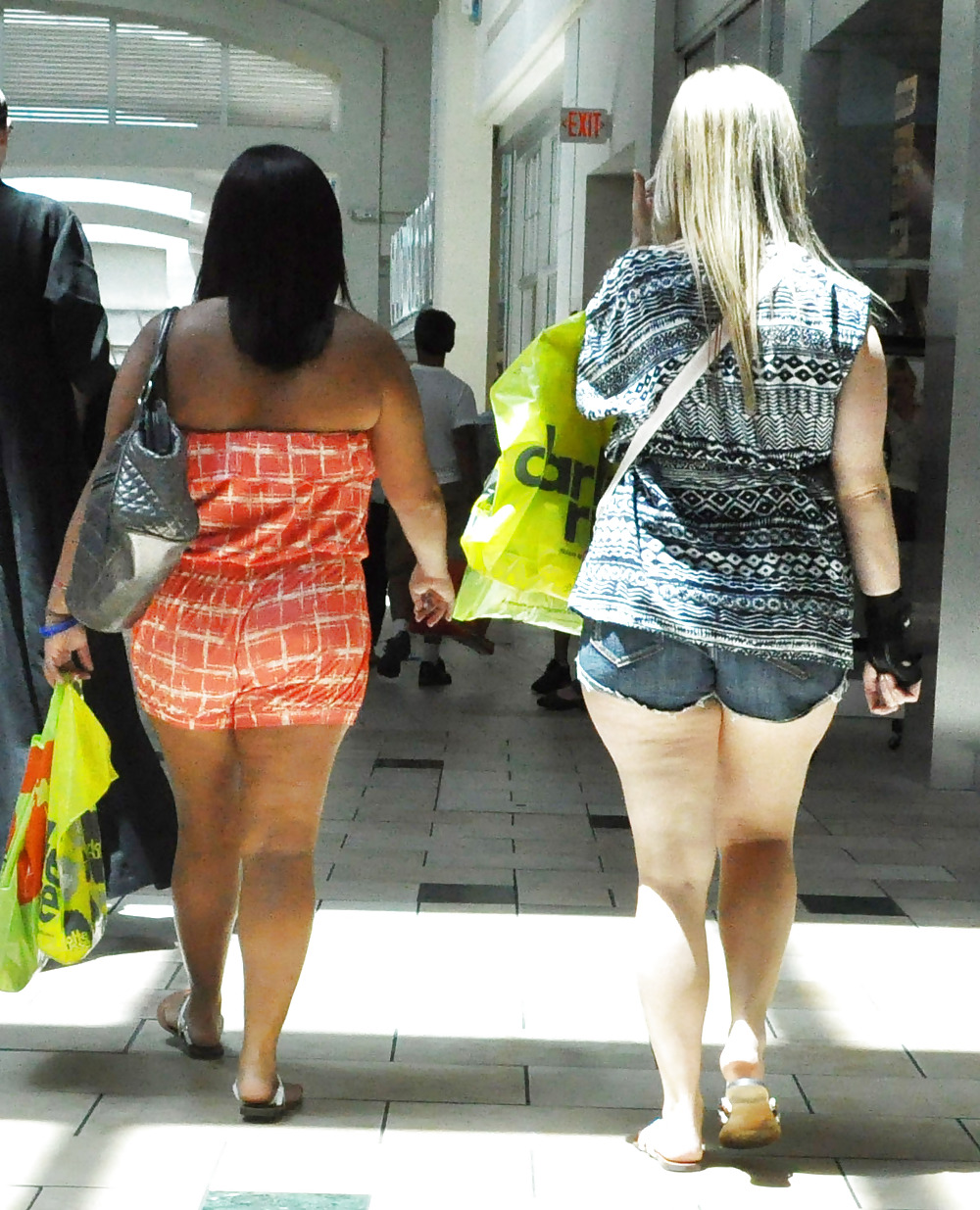 BBW's in Public - Juciy Fat Asses porn pictures