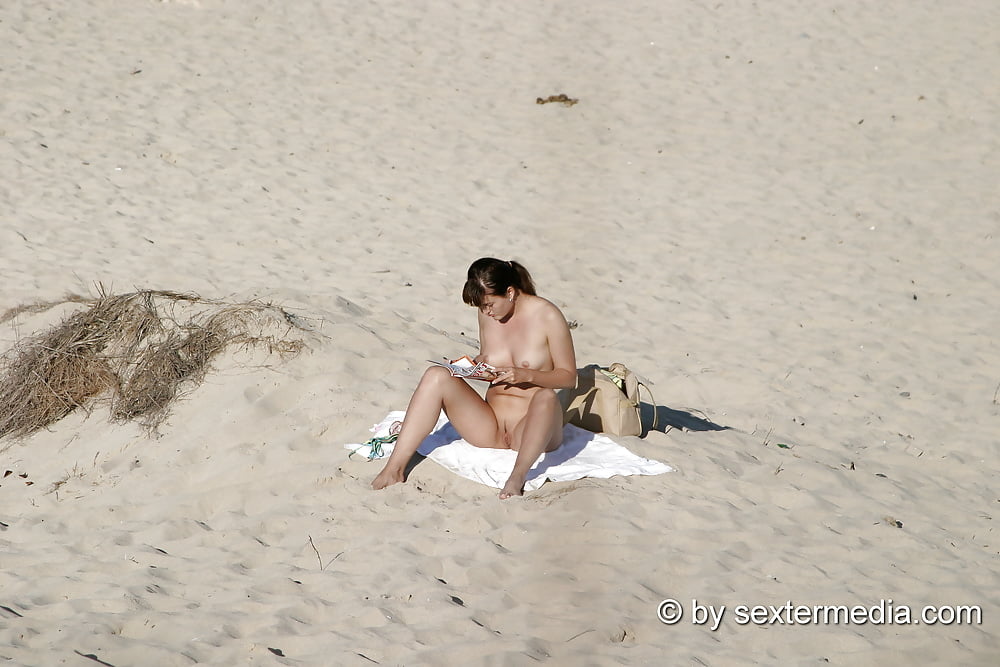 Heimlich gefilmt am strand Frau wird zum Fick am Strand abge