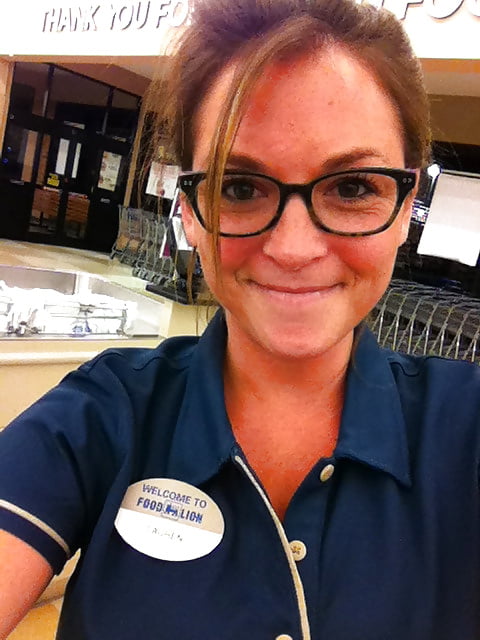 Lauren Loves Taking Slutty Selfies porn pictures