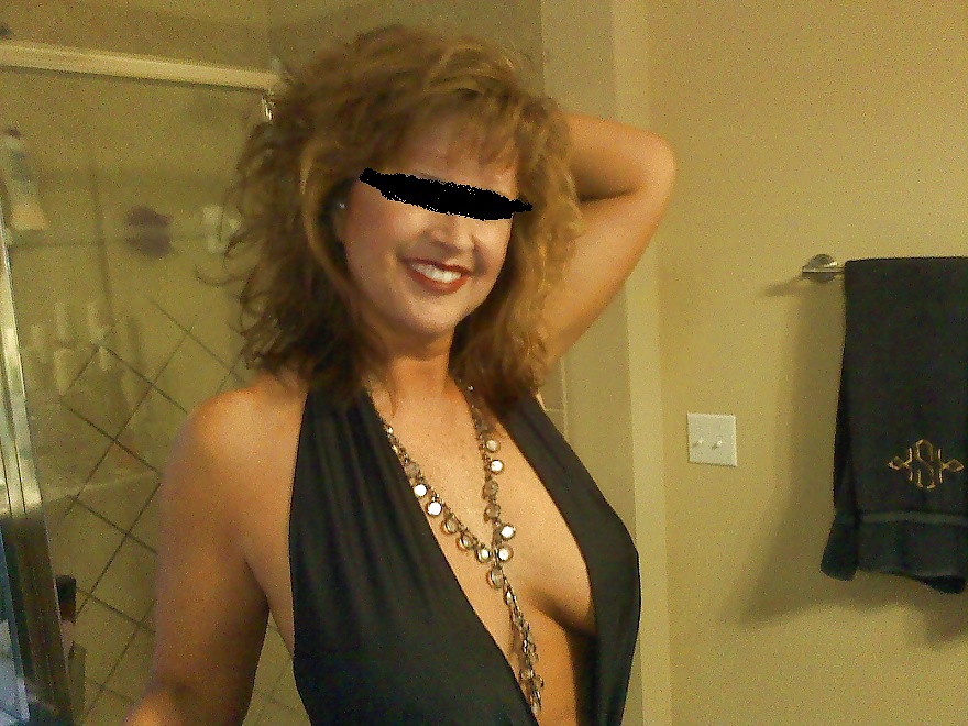 Thick Married MILF showing off porn pictures