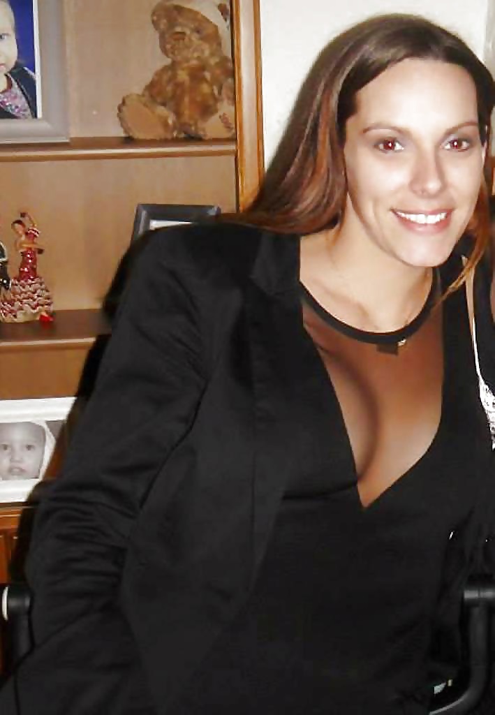 CELINA 27ANS 1 MOME DIVORCEE AIME LA BAISE porn pictures