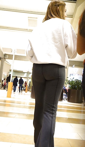 Shopping in the US, Downtown Toronto, Ontatio Canada porn pictures