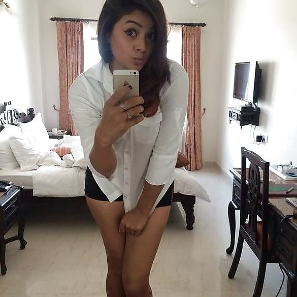 SEXY FACEBOOK INDIAN SLUT porn pictures