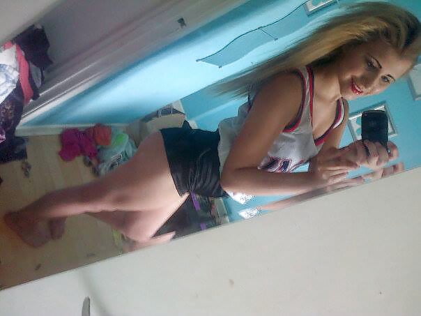 UK SLAG: Demi Leigh Birchall porn pictures