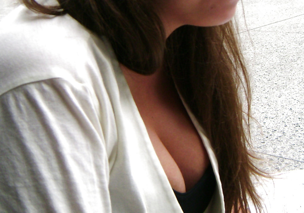 Candid Cleavage porn pictures