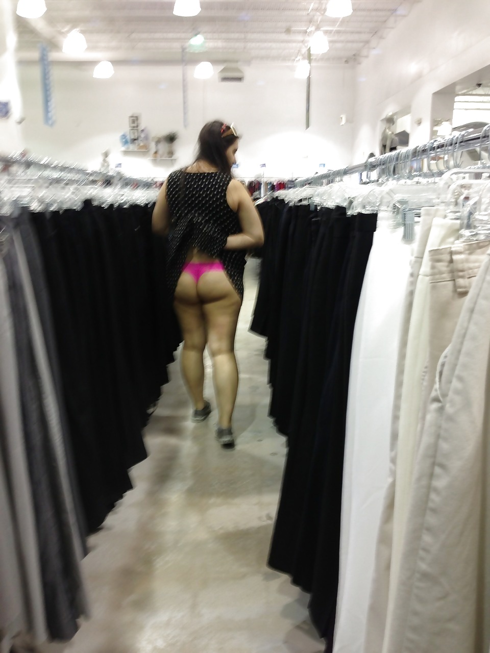 Nude Girls of Walmart porn pictures