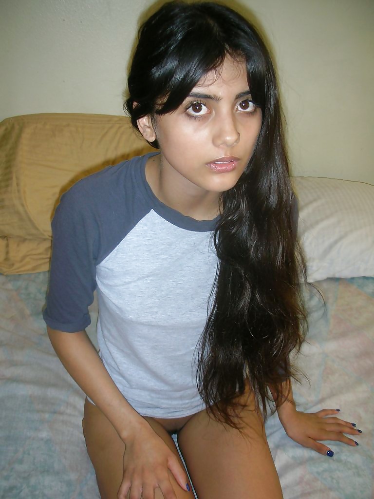 Stunning skinny Indian teen porn pictures