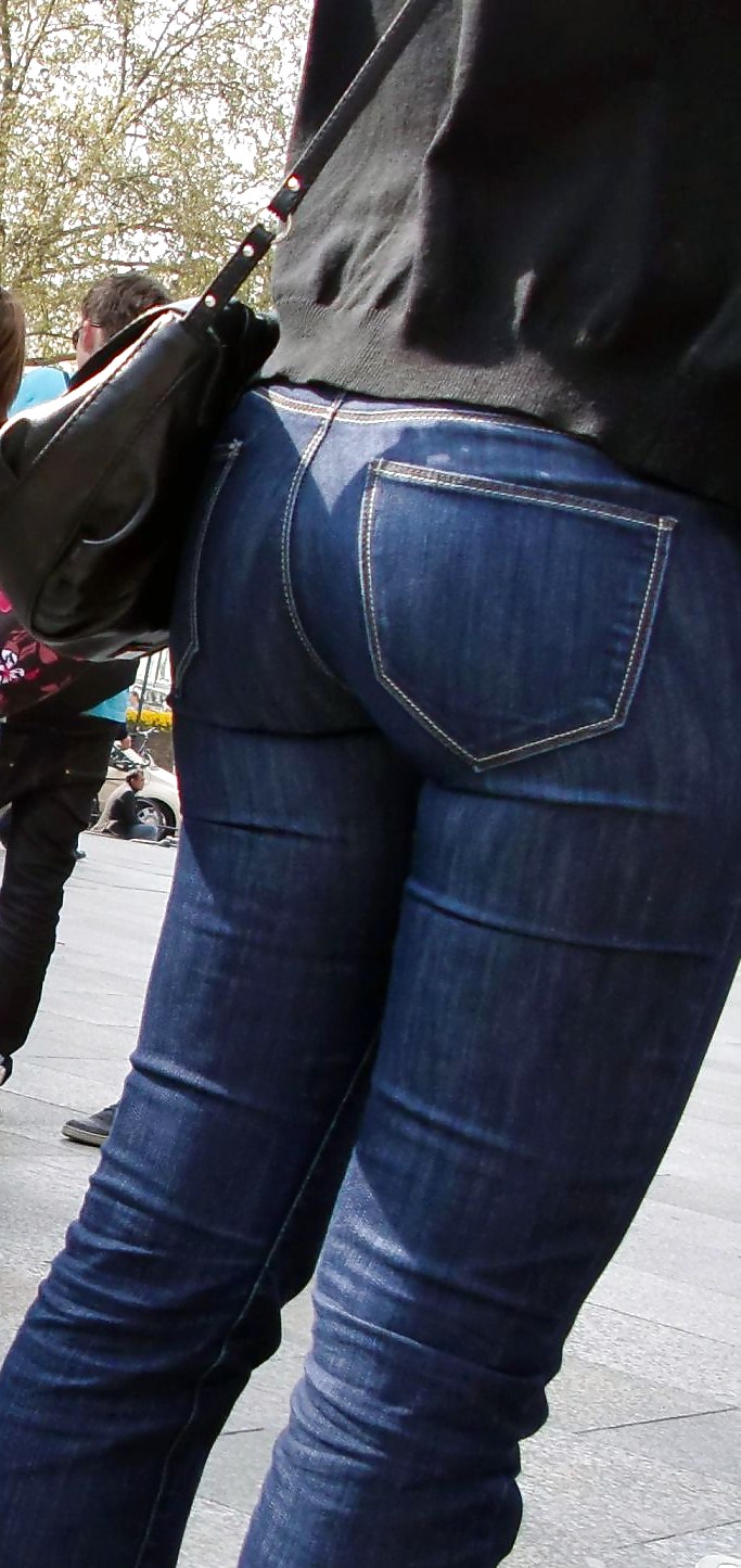 Downtown Toronto- She seemed like a Tourist - Nice Jeans porn pictures