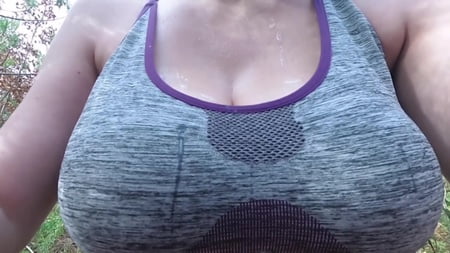 bianca mamada en el bosque         