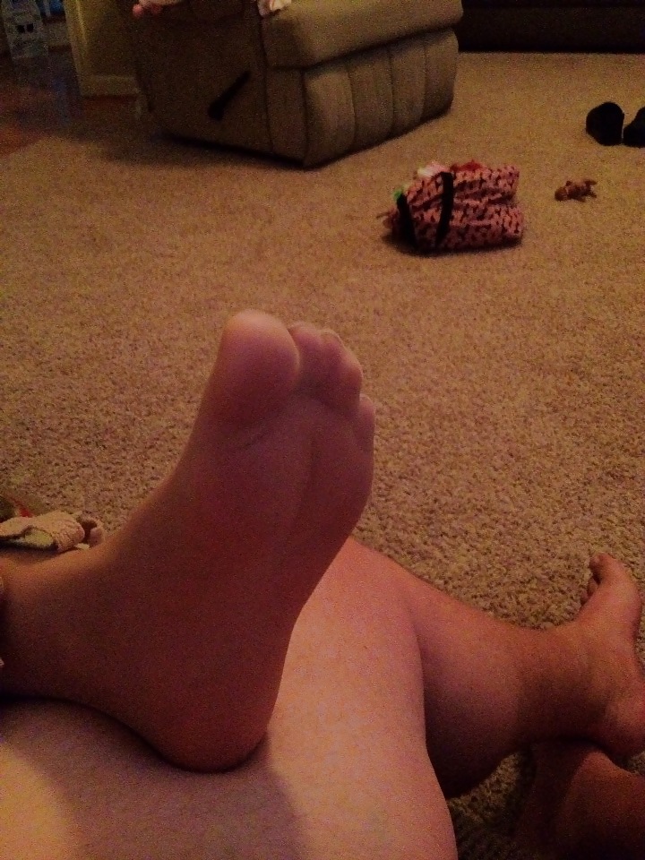 Pantyhose footjob with cum on feet from wife porn pictures