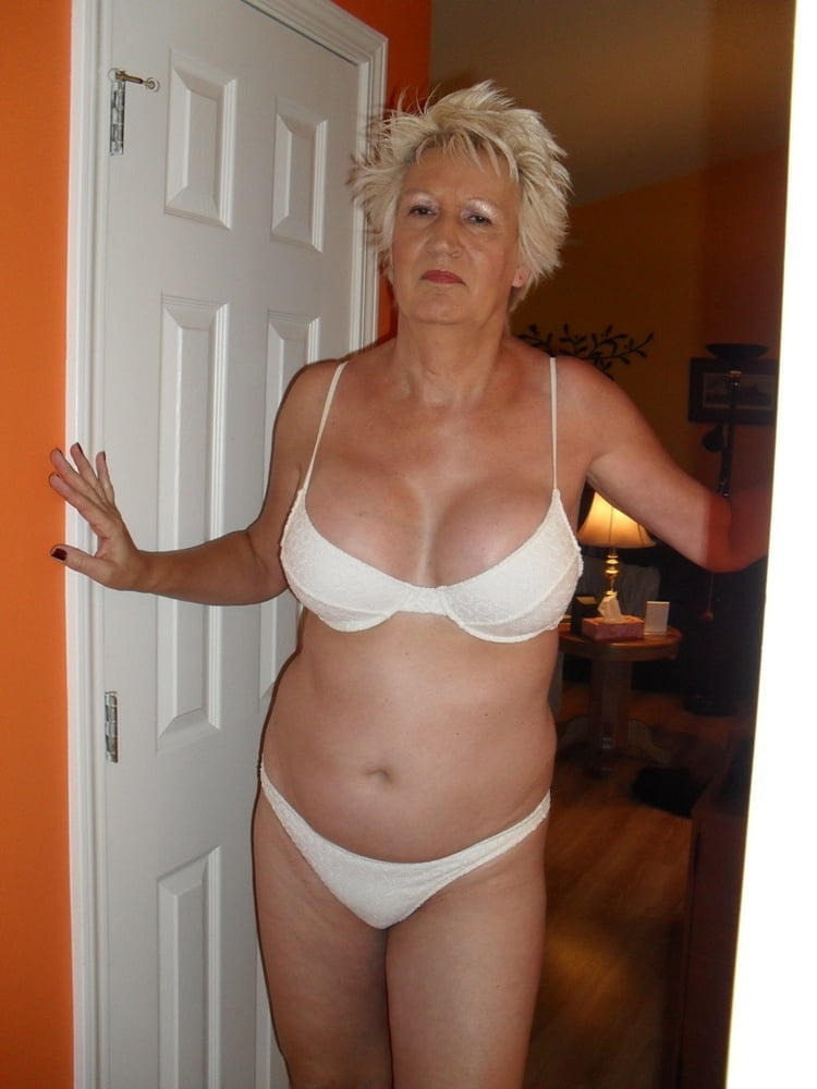 Another sexy amateur gilf porn pictures