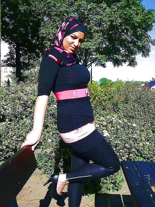 Hamster-Girls 2 porn pictures