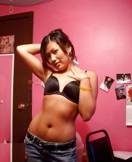 Filipino Chick In Singapore Strutting her stuff porn pictures