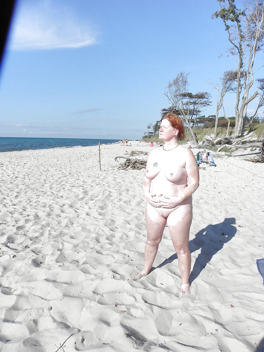 Beach MILF LXXXI porn pictures