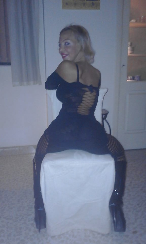 Serbian bitch Elena porn pictures