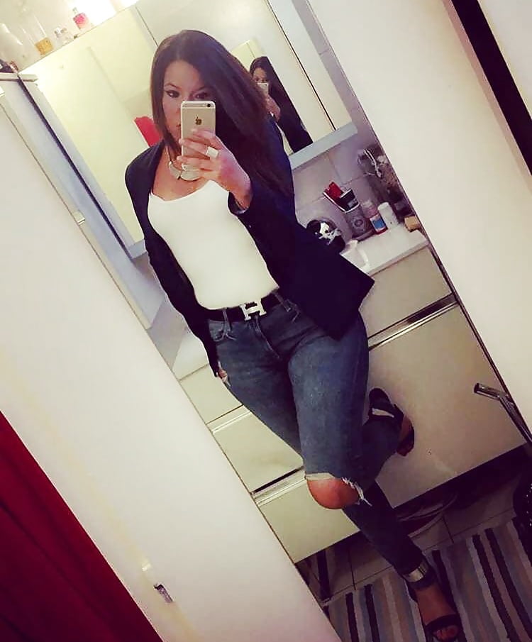 Assia la pute beurette de Garges porn pictures