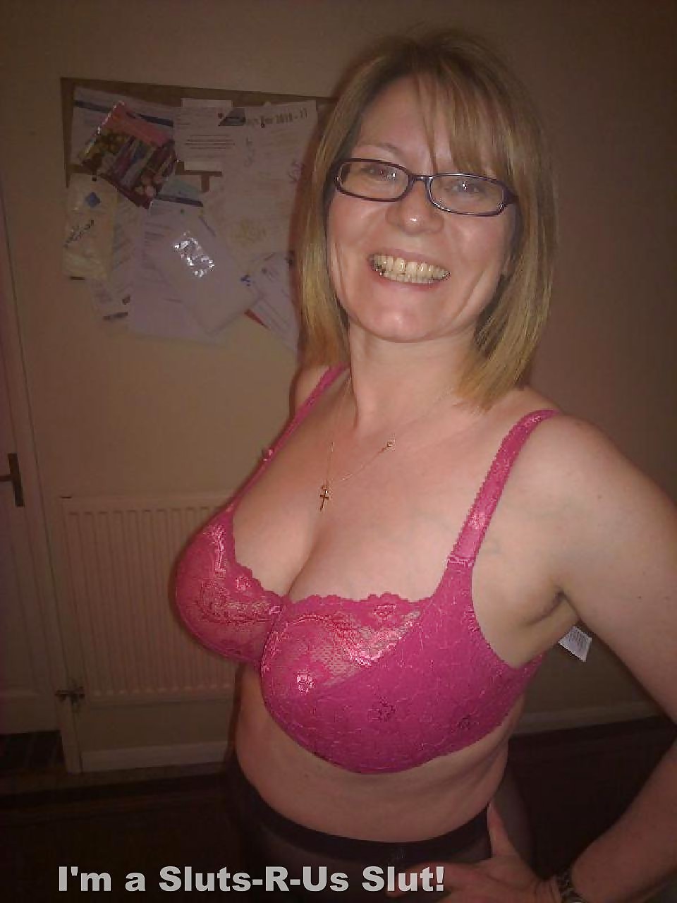 Mature wives, with bra. porn pictures
