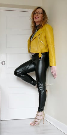 black shiny wetlook leggings with yellow leather jacket         