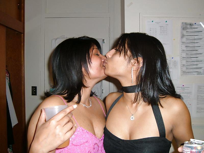 Indian and Pakistani lesbian slags porn pictures