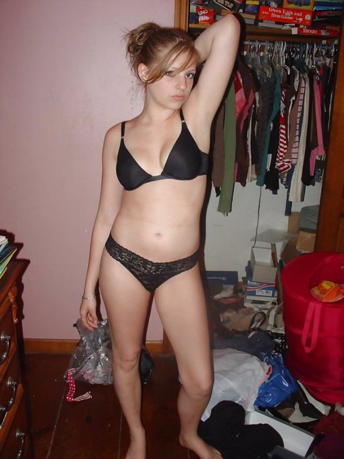 Cute scissor babes posing porn pictures