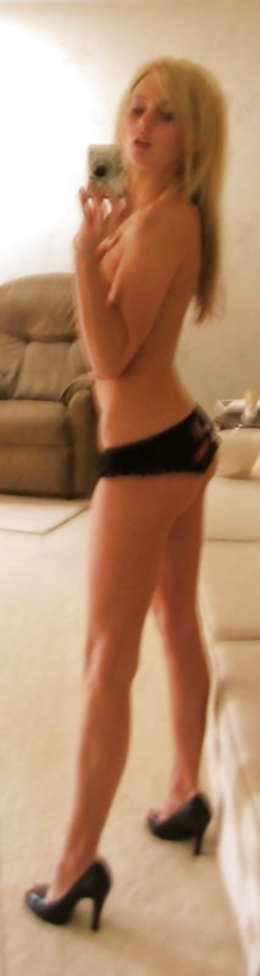 Pretty Amateur Typhanie 2 porn pictures