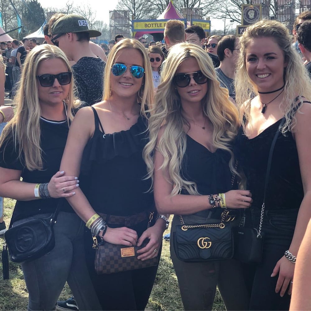 Dutch instagram slut Amber porn pictures