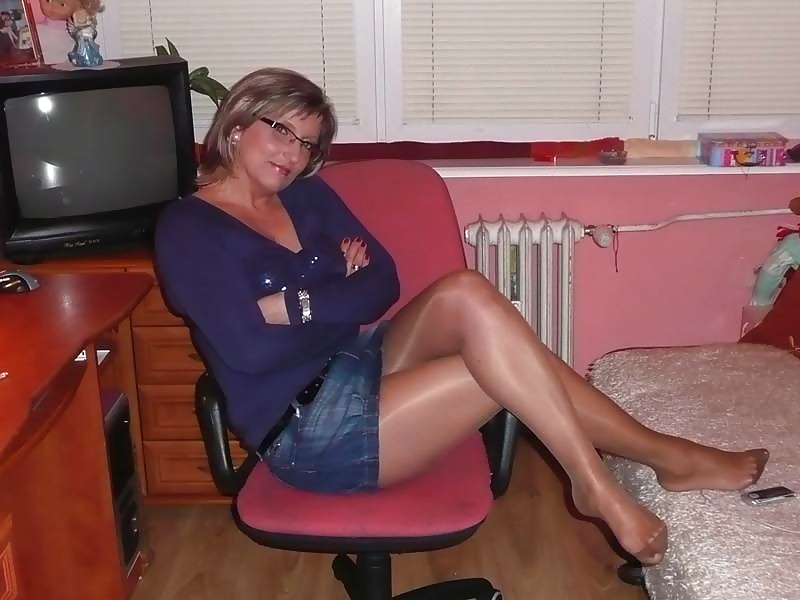 Hot pantyhose babes 65 porn pictures