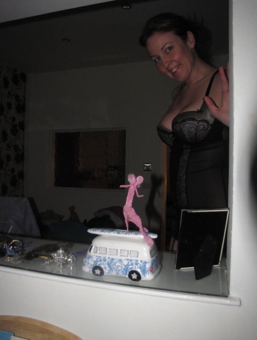 UK MILF posing for her lucky hubby porn pictures