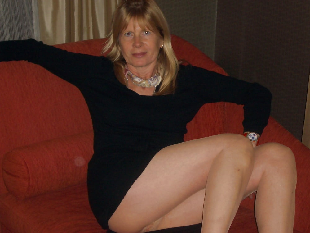 Horny Milf Annie porn pictures