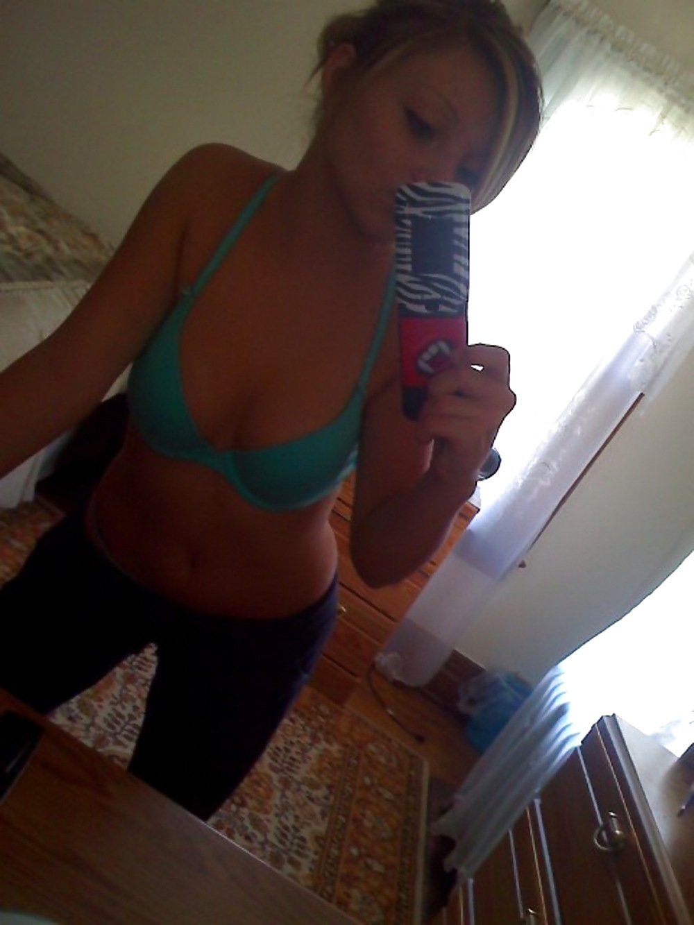 Young teen selfshots 7 porn pictures