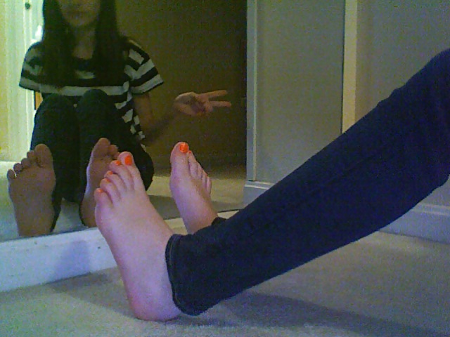 Awesome Amateur Teen Feet Part XXI porn pictures