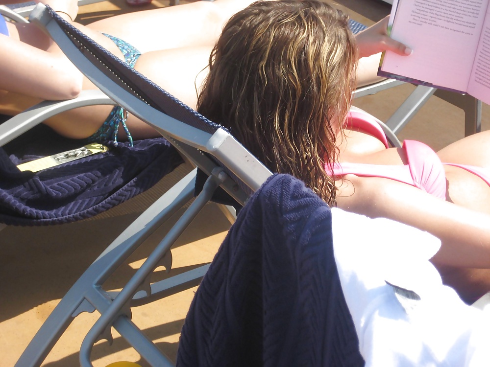 Downblouse porn pictures