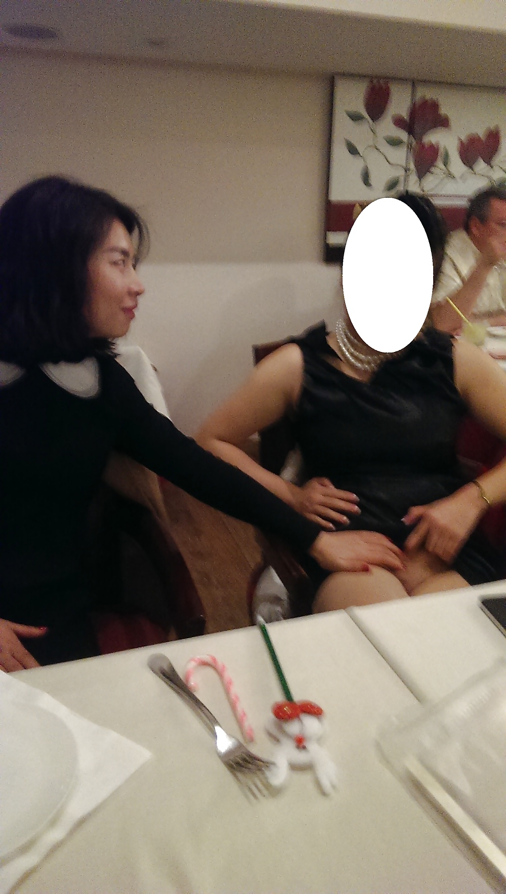 Chinese Wife Flash in public porn pictures