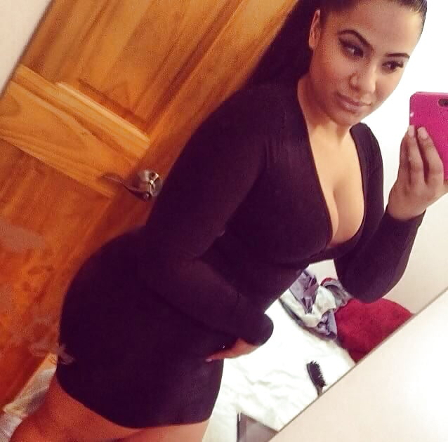 Thick Latinas porn pictures