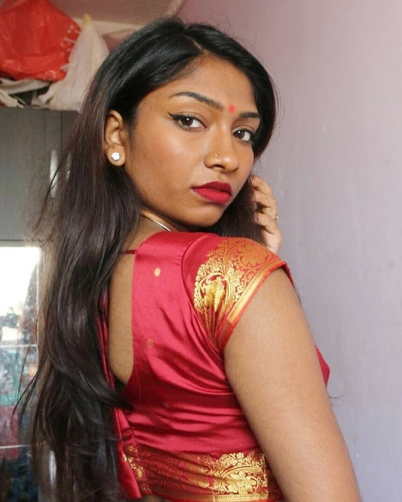 Indian aunties with nose pin non-nude collection - 34 Photos 