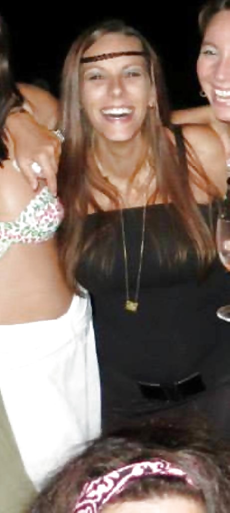 CELINA 27ANS 1 MOME DIVORCEE AIME LA BAISE porn pictures