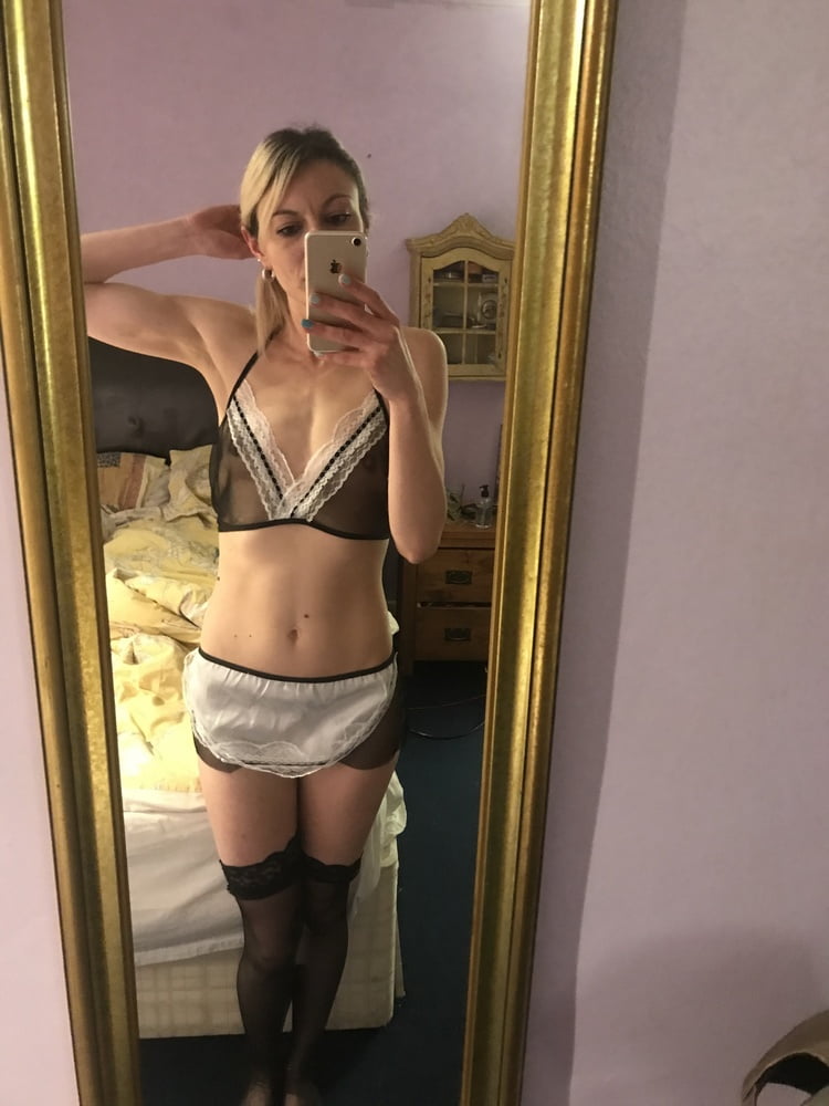 Sexy maid- 8 Photos 