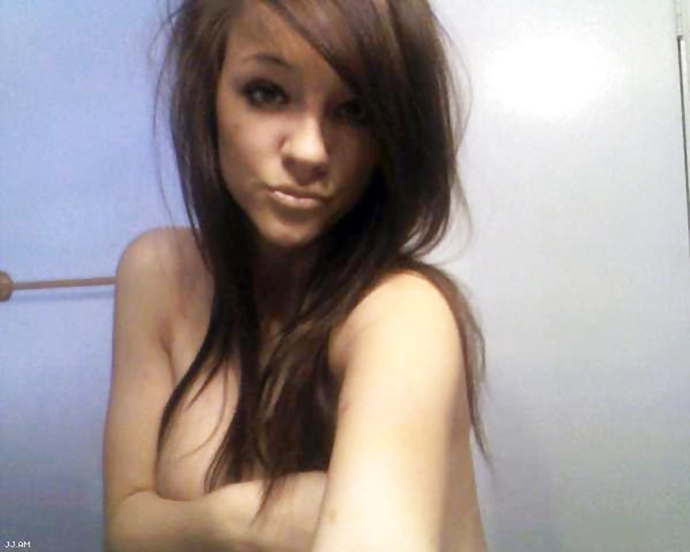 Pretty Amateur SelfShot porn pictures