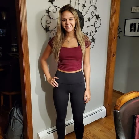 hottest whitegirls in tight leggings         