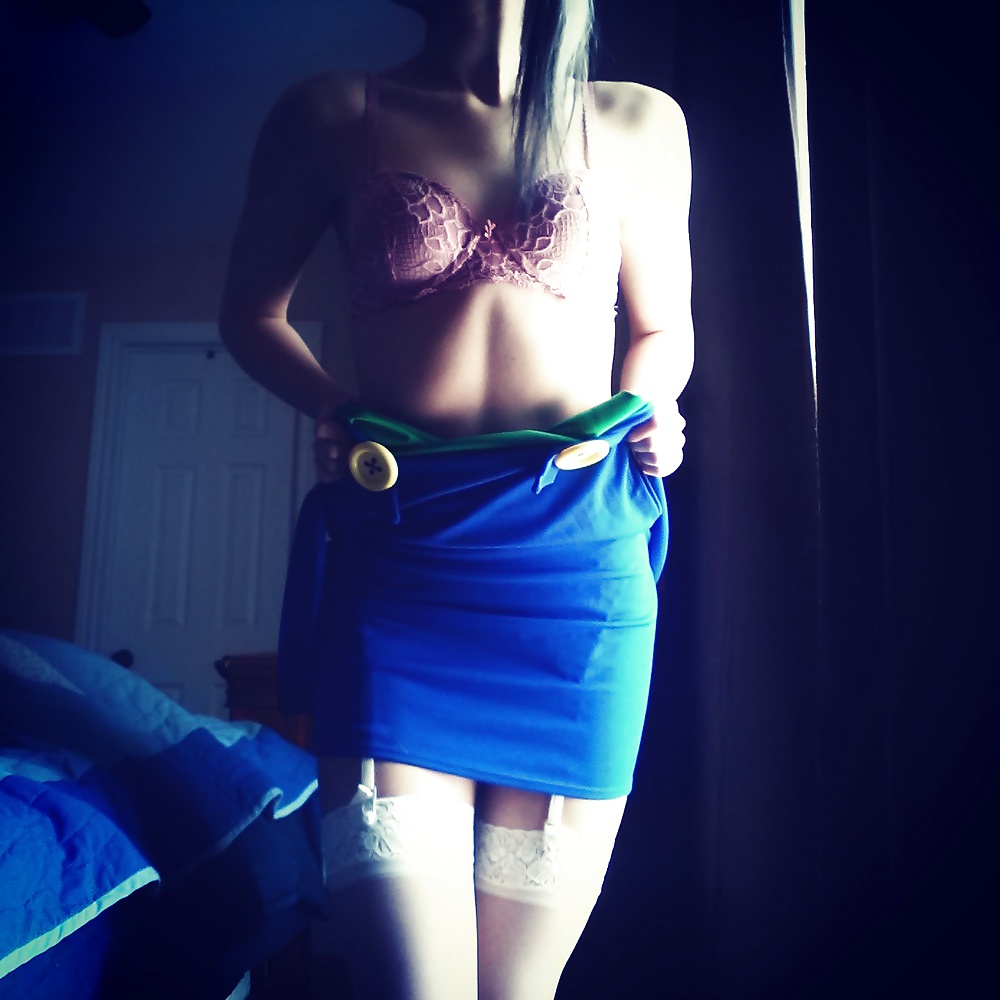 She prefers Luigi over Mario porn pictures