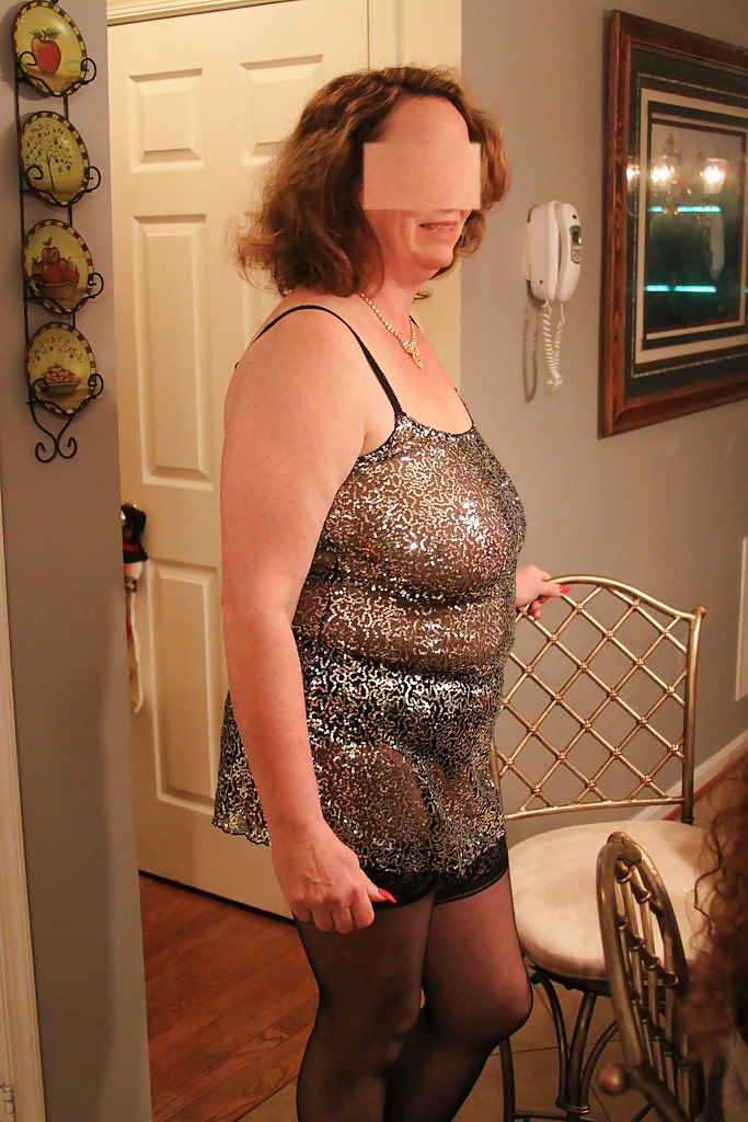 Mom is dressed to fuck today. porn pictures