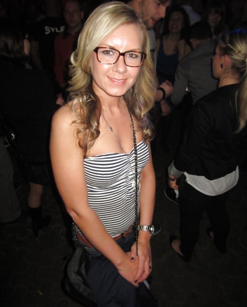 Nice (non nude) girls 196 porn pictures