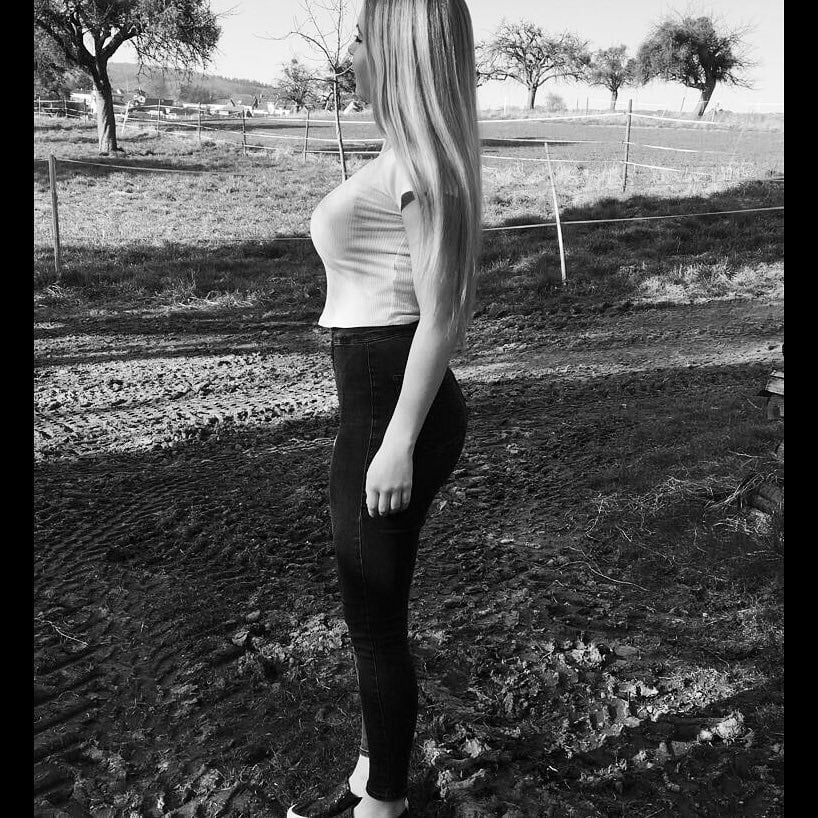 Hot teen Katie with big tits and ass porn pictures