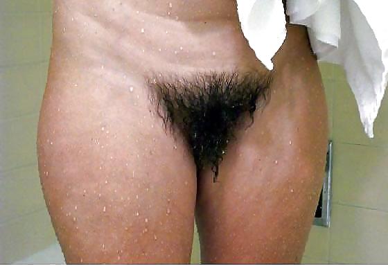 Hairy pussy also get wet porn pictures
