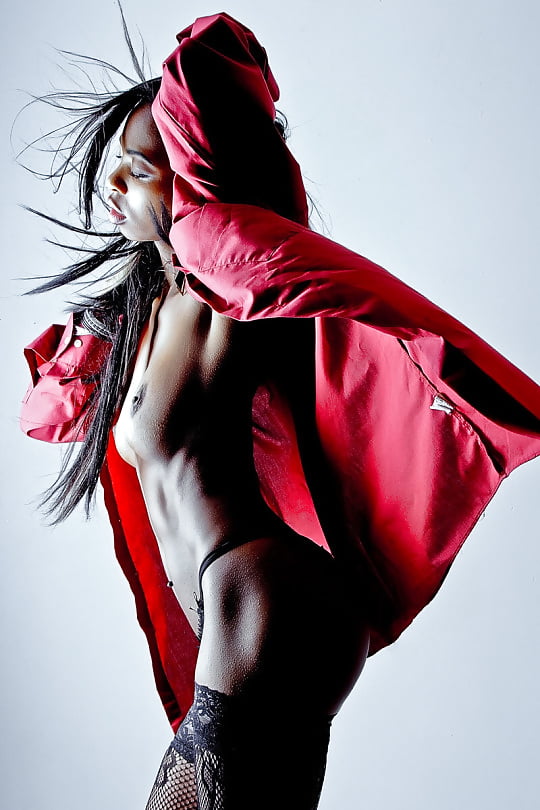 Ebony and white babe's 16 porn pictures