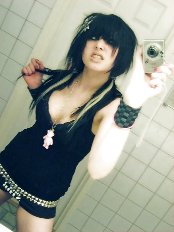 Emo Girls porn pictures