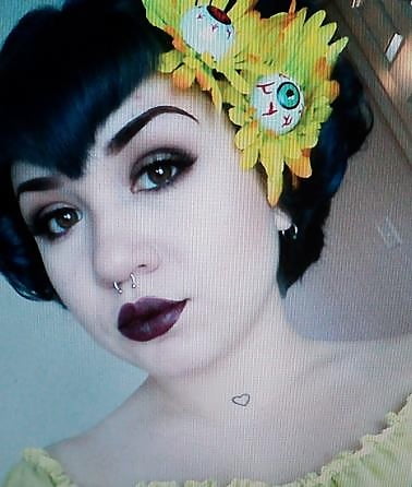 Stupid slut Hannah porn pictures