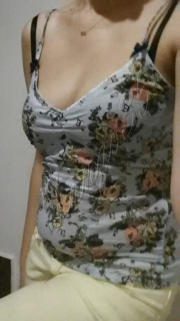 Turkish Slut Sevil porn pictures