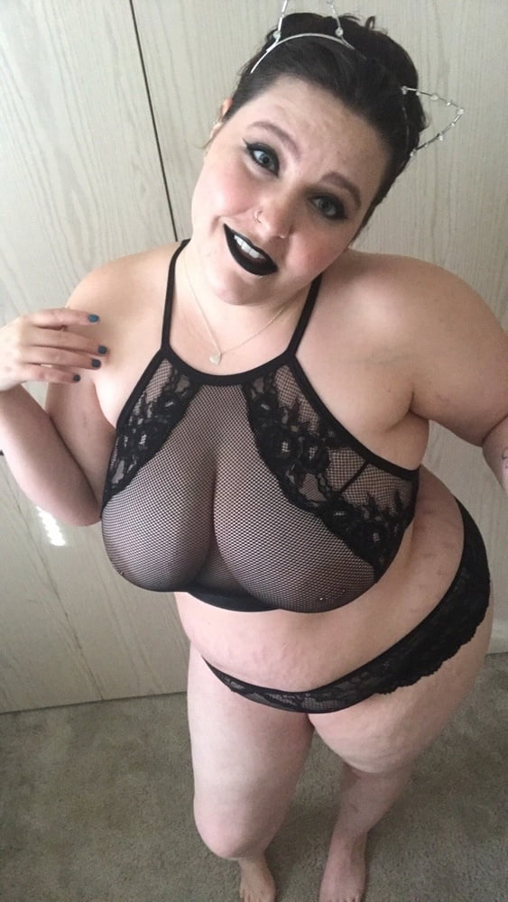 BBW Sexy fat girls showing off their flab porn pictures